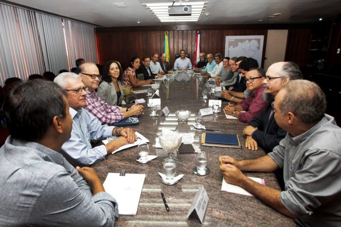Governador reúne oito secretários para discutir pacificação em Correntina