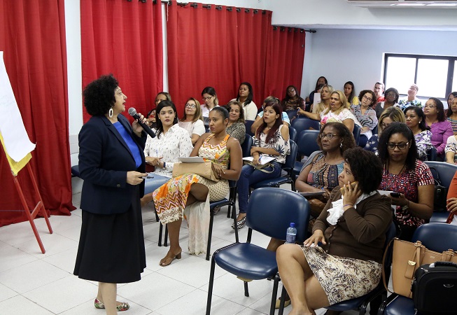 Prefeitura de Salvador capacita profissionais para atendimento a crianças com microcefalia