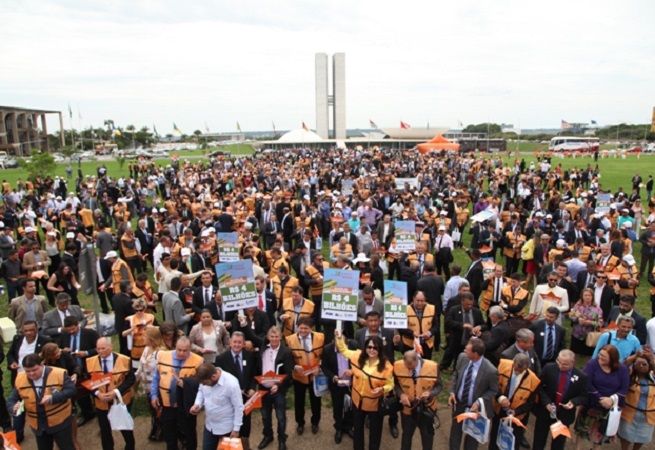 Mais de 400 prefeituras baianas participam de mobilização em Brasília