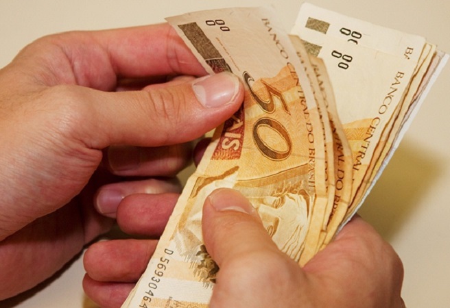 Governo propõe salário mínimo de R$ 1002 a partir de 2019