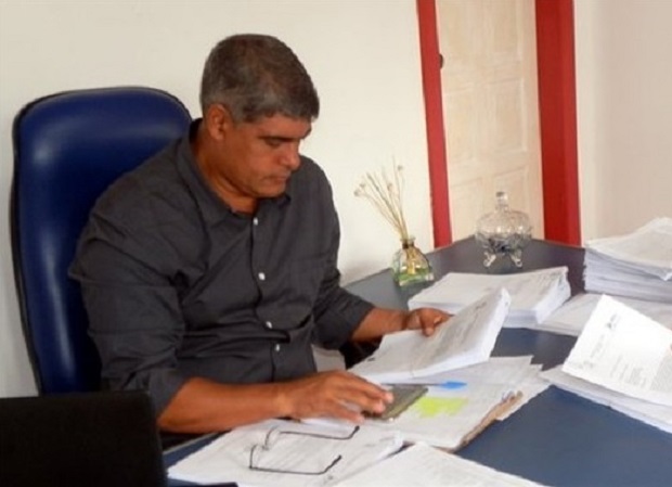 Operação Fraternos: prefeito de Santa Cruz Cabrália se apresenta à PF
