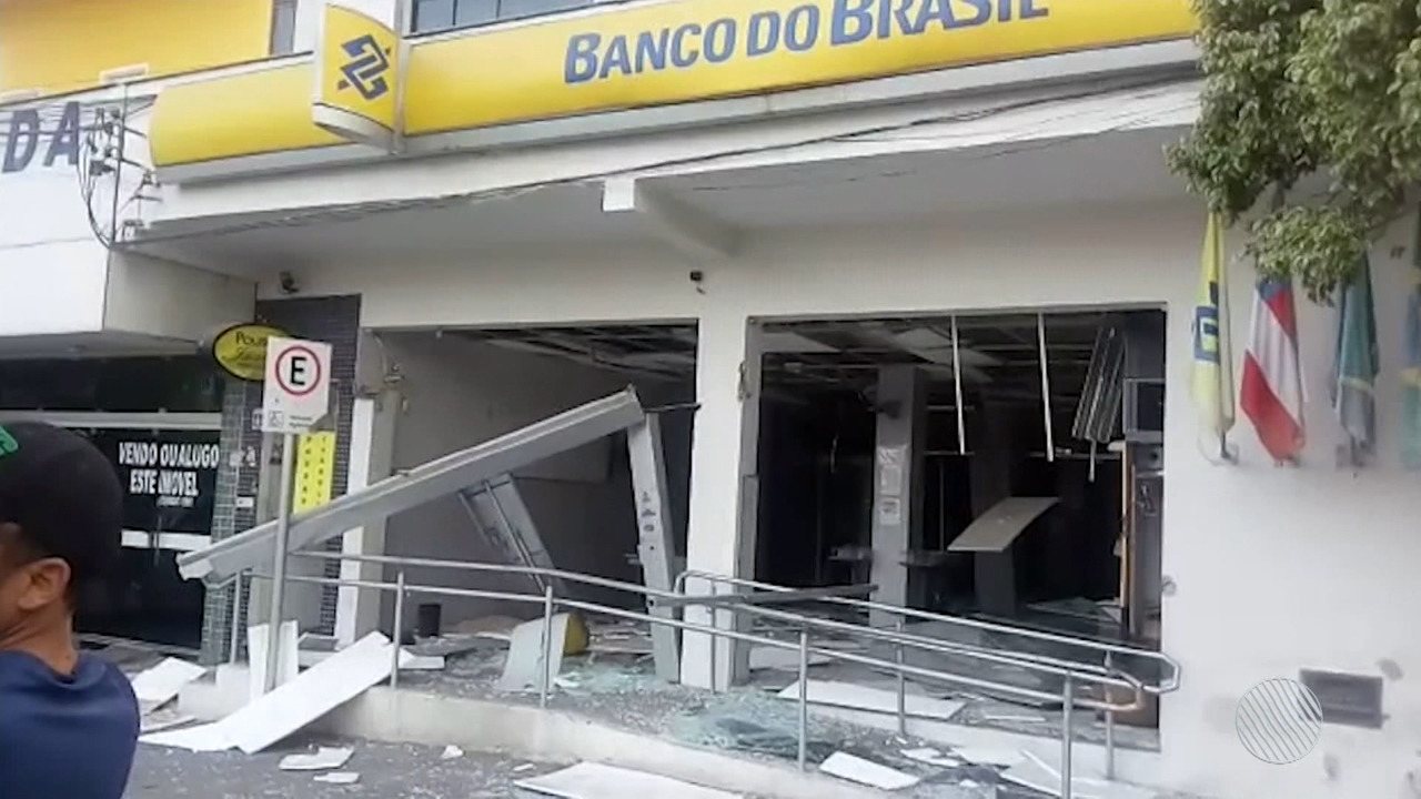 Bandidos explodem agências do Bradesco e do Banco do Brasil em Araci