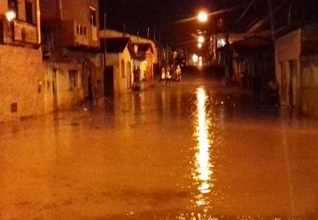 Chuvas deixam mais de 300 moradores desabrigados em Itarantim