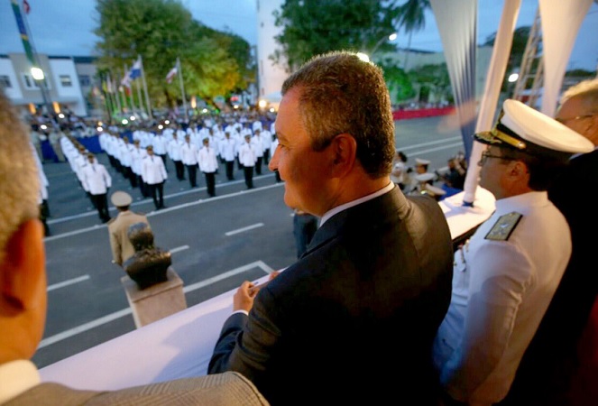 Rui Costa participa de formatura de aspirantes a oficial da PM e Corpo de Bombeiros