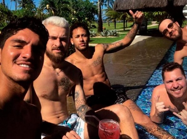 Neymar, Medina e amigos curtem férias em Barra Grande de Maraú