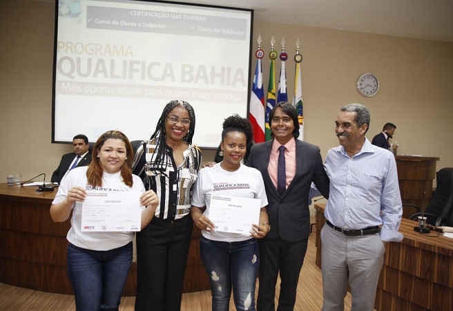 Governo certifica formandos do Qualifica Bahia em Candeias