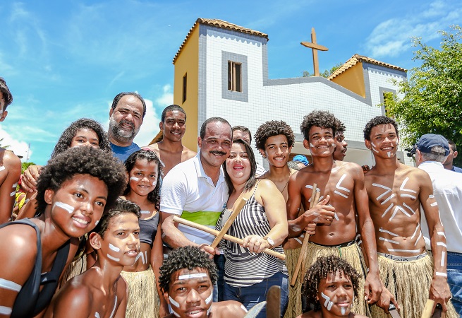 Elinaldo prestigia Lavagem de Barra do Pojuca em Camaçari