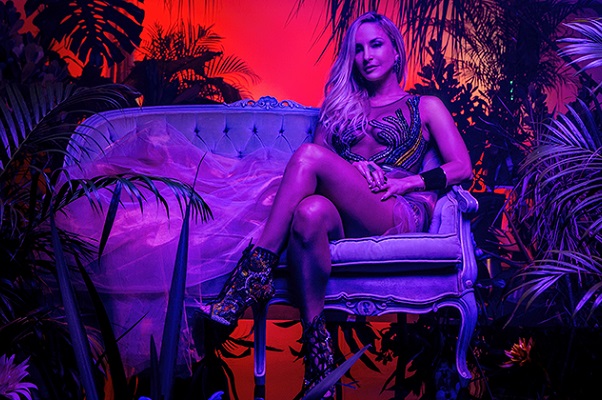 Claudia Leitte lança single “Carnaval” com participação do rapper Pitbull