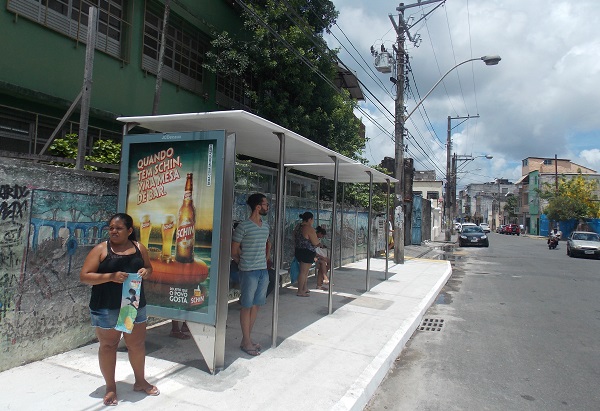 Prefeitura instala 1,2 mil novos abrigos de ônibus em Salvador
