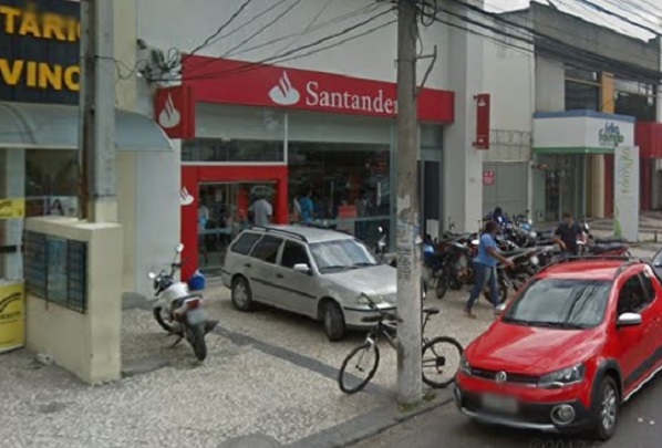 Bandidos arrombam agência do Santander em Feira de Santana