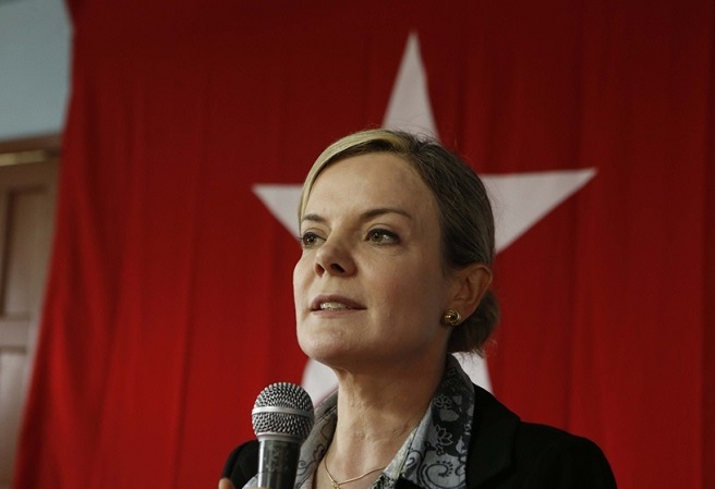 Gleisi diz que militantes do PT “não vão aceitar pacificamente” a prisão de Lula