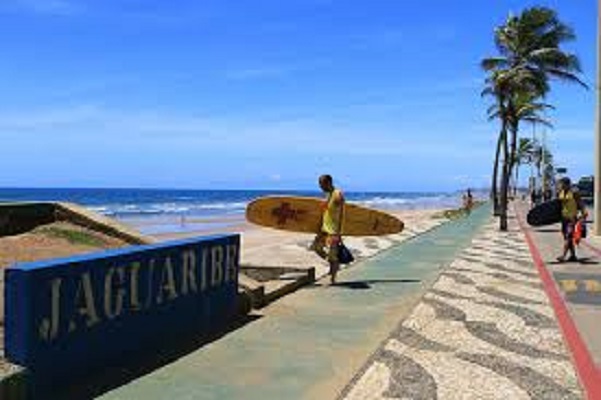 Salvador: Problema na rede de esgoto interdita praias de Jaguaribe e 3ª Ponte