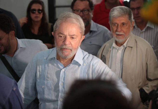 Justiça apreende passaporte de Lula e viagem do ex-presidente à África é cancelada
