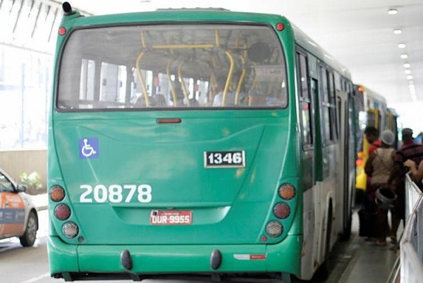 Após ameaças de bandidos, ônibus param de circular na periferia de Salvador