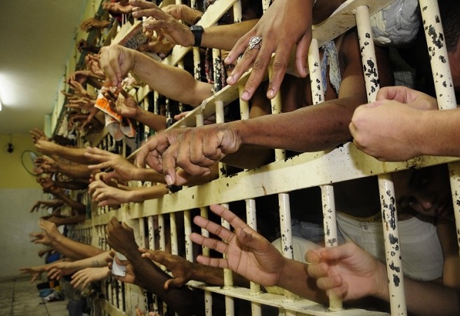 Governadores de sete estados atribuem crise em penitenciárias à União