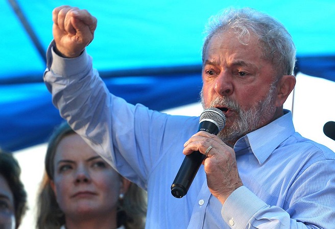 Lula participa de ato contrário ao seu julgamento em Porto Alegre