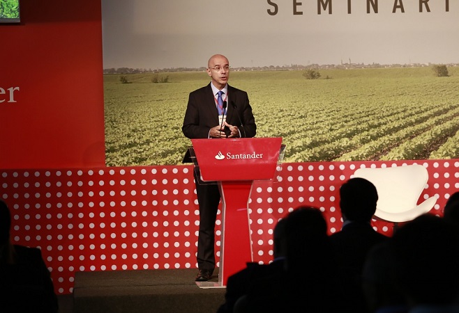 Presidente do Santander diz que Estado tem que “deixar de ser tutelar e ser indutor”
