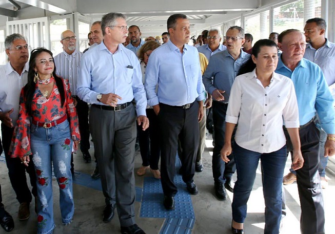 Rui Costa entrega passarela do Pernambués e viaduto em Lauro de Freitas