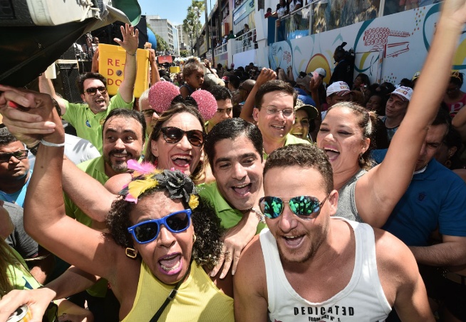 ACM Neto participa da pipoca do Alavontê no Carnaval de Salvador