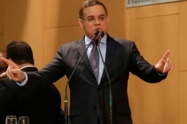 Novo líder da Oposição na AL-BA, Luciano Ribeiro coleta assinaturas para CPI da Fonte Nova