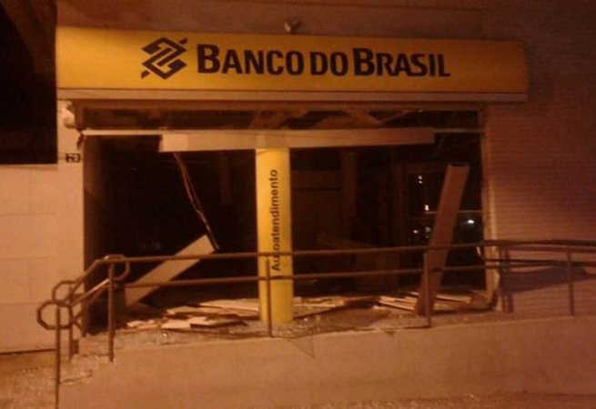 Quadrilha explode Banco do Brasil e Bradesco em Macarani