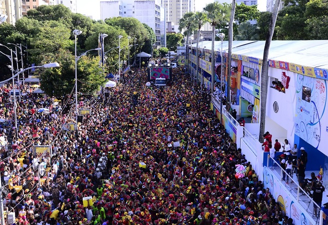 Olodum, Daniela, Brown e mais 40 atrações desfilam neste domingo em Salvador