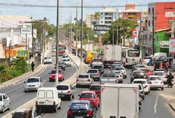 Prefeitura de Lauro de Freitas orienta motoristas a evitar Estrada do Coco nesta quarta