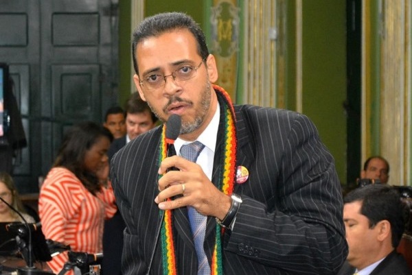 Hilton Coelho critica militarização da rede estadual de ensino na Bahia
