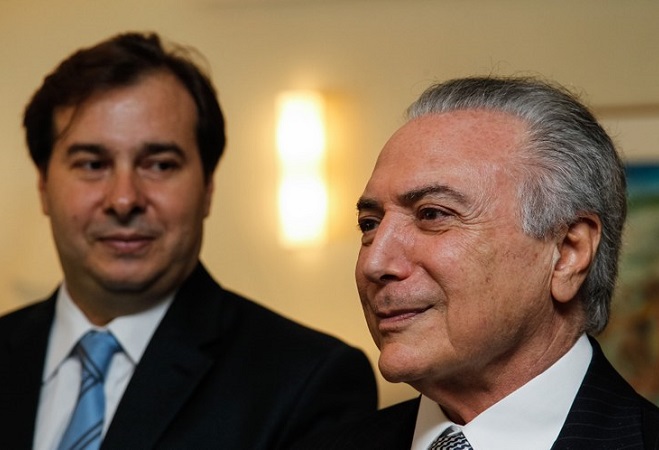 Rodrigo Maia diz que candidatura de Temer é “direito legítimo” do presidente