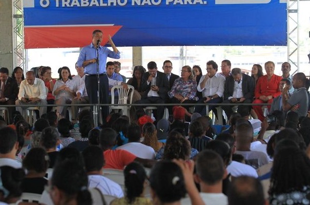 Governador assina contratos de 860 unidades do MCMV em Salvador