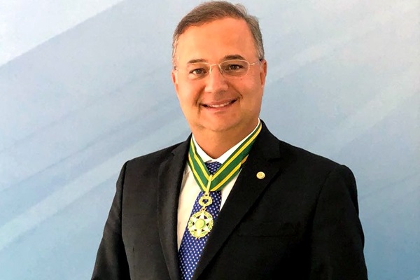 Secretário estadual da Saúde recebe medalha da Ordem do Mérito Médico