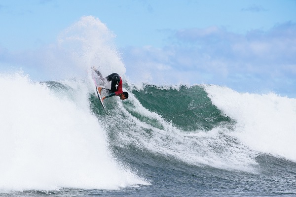 Medina avança na 2ª etapa do Mundial de Surfe; Filipinho e Mineirinho estão na repescagem