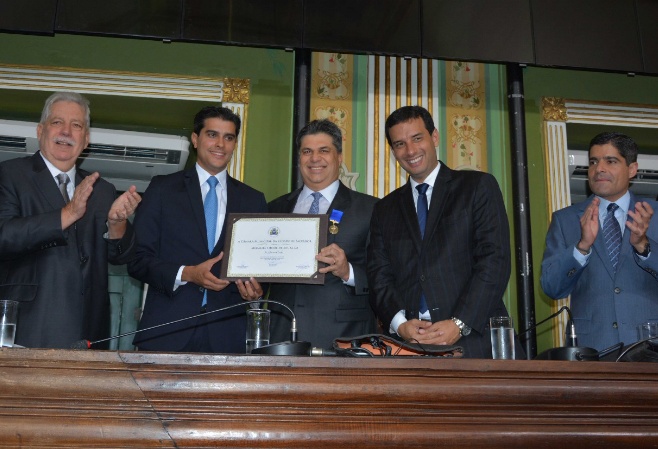 Gercino Coelho é homenageado pela Câmara de Salvador com a Medalha Thomé de Souza