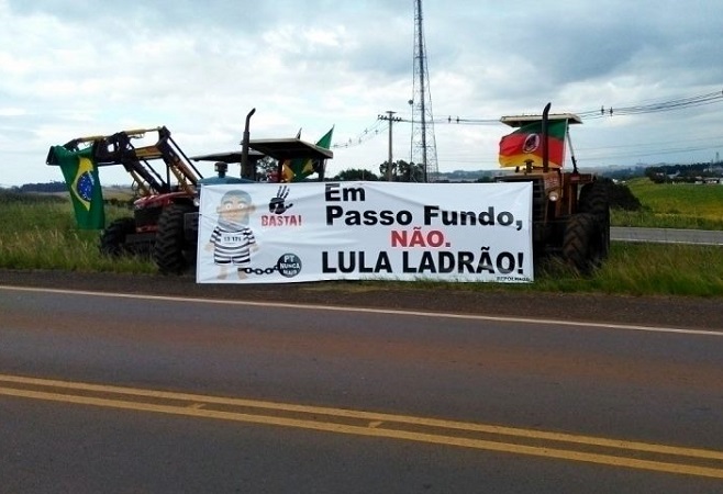 Gaúchos impedem Caravana de Lula de entrar em Passo Fundo