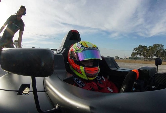 Filho de Rubens Barrichello estreia neste sábado na Fórmula 4 nos EUA