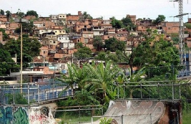 Rio: Ativistas fogem da favela de Acari após execução de vereadora