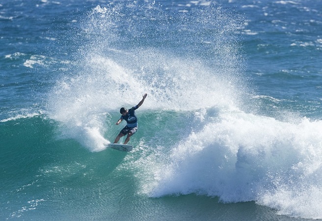 Brasileiro estreante fica em 3º na primeira etapa do Mundial de Surfe