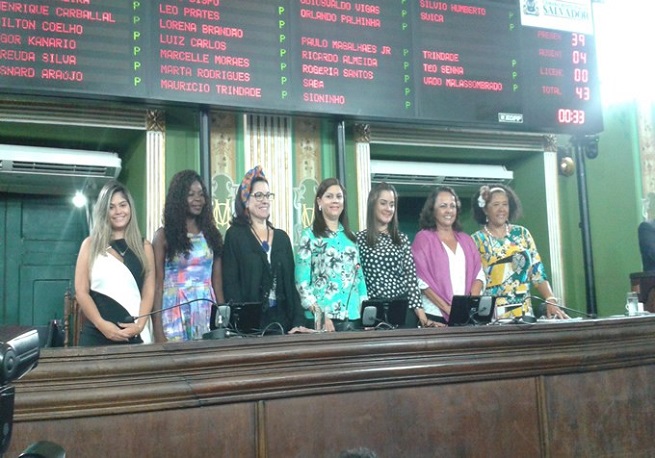Câmara de Salvador homenageia vereadoras com painel no Dia da Mulher
