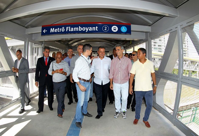 Passarela da Estação Flamboyant é entregue em Salvador