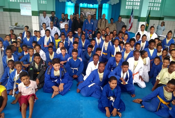 PM gradua 70 jovens em jiu-jitsu na Ilha de Itaparica