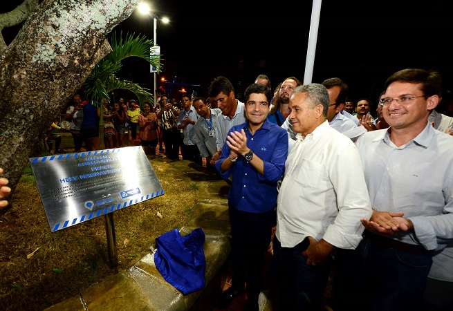Prefeitura de Salvador entrega novas praças e quadras esportivas no Resgate