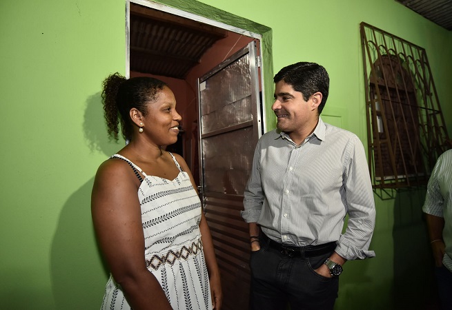 ACM Neto entrega 181 casas reformadas pelo Morar Melhor em Mussurunga