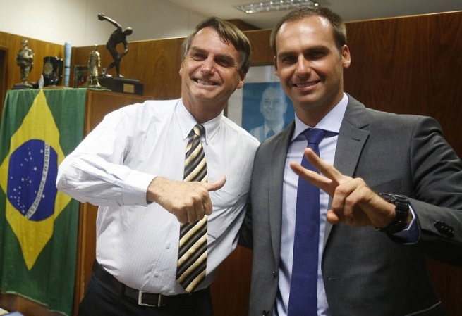 PGR denuncia Bolsonaro por racismo e filho mais velho por ameaças a jornalista