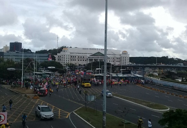 Salvador: Ato pró-Lula congestiona trânsito na região do Shopping da Bahia