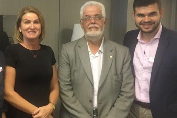Solla cobra MP-BA sobre “morosidade” nas denúncias contra Herzem Gusmão