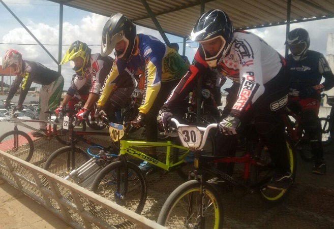 Equipe de Camaçari disputa o Campeonato Baiano de Bicicross