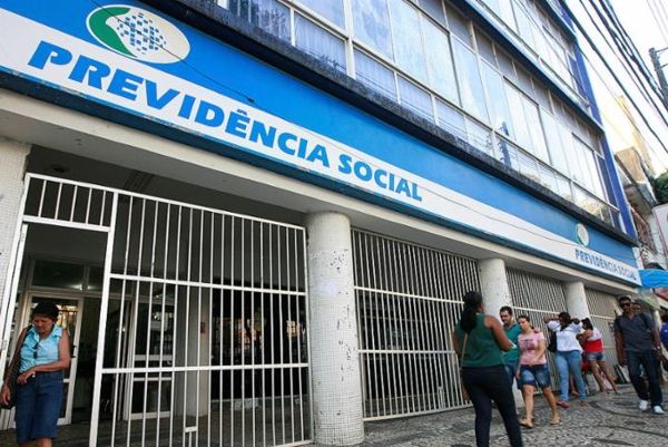 Funcionários de 140 postos e sete gerências do INSS entram em greve na Bahia