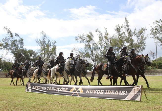 Esquadrão Montado da PM comemora Dia da Cavalaria