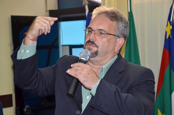 Para Marcelino Galo, “democracia é a saída para crise dos combustíveis”