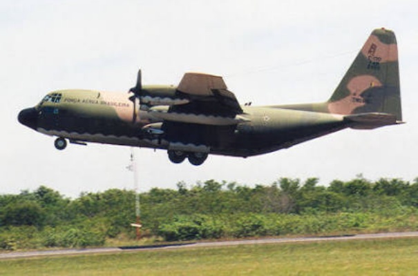 Avião da FAB transporta 25 toneladas de medicamentos para Salvador